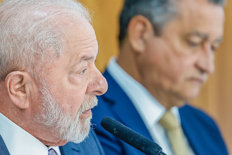 Decreto assinado pelo presidente Lula (PT) e publicado no Diário oficial passa a faca no orçamento da saúde e da educação. Foto: Cláudio Kbene/PR