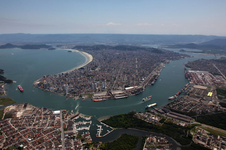 Vista aérea do Porto de Santos. Foto: Agência CNT (via Wikimedia Commons)